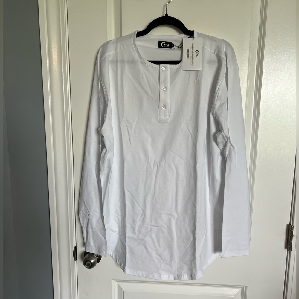 BNWT Men’s Zyia Active white long sleeve Henley